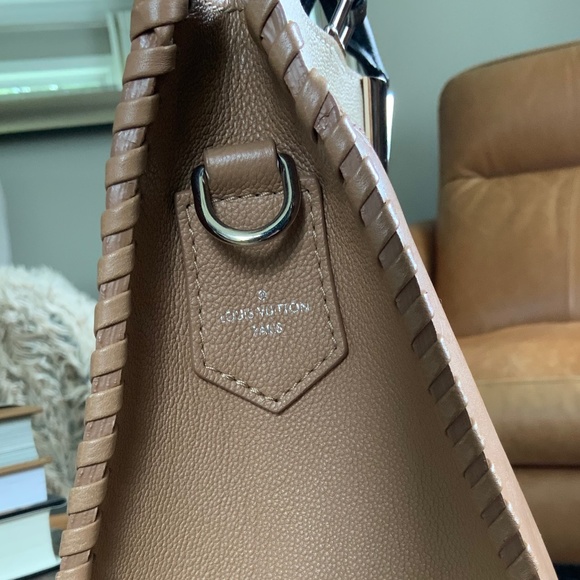 LOUIS VUITTON Monogram Cuir Plume Very One Zipped - Picture 7 of 9